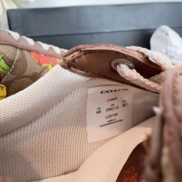 NWT Coach Clip Low Top Sneaker In Signature Canvas With Floral Print size US6 - Picture 10 of 12